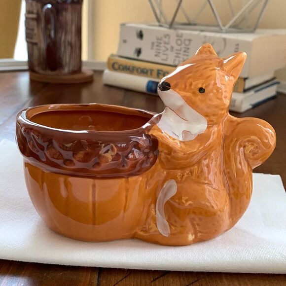 Vintage Hand Painted Squirrel Planter pot. ‎ Cute for succulents cacti or plants - Picture 2 of 7